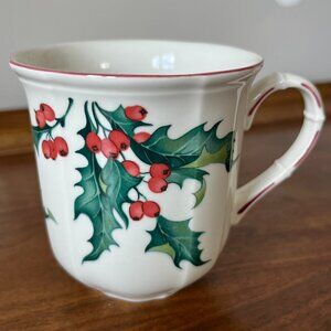 Villeroy & Boch "Holly" Porcelain Mug Christmas Cup Luxembourg Vintage 1990s